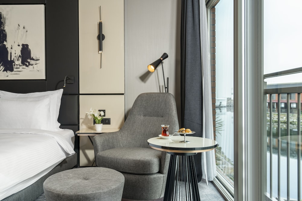 Crowne Plaza Istanbul Tuzla Viaport Marina 22/82