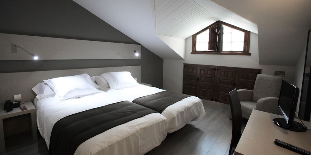 Los Guardeses Hotel 11/50