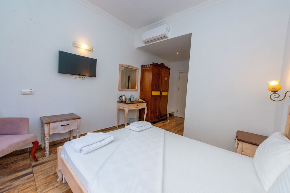 Superior, Double Bed, Pool View