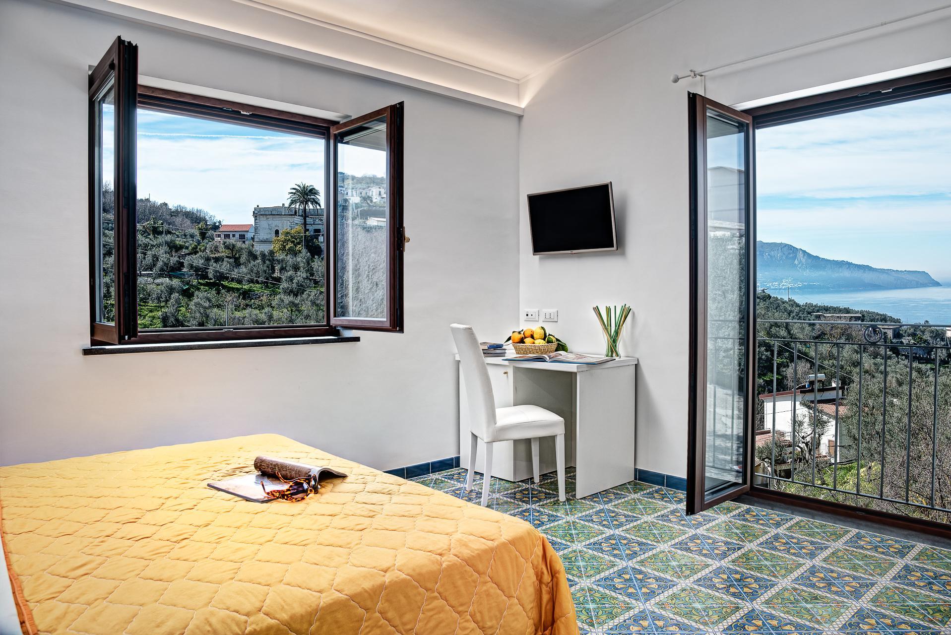 Deluxe, Sea View