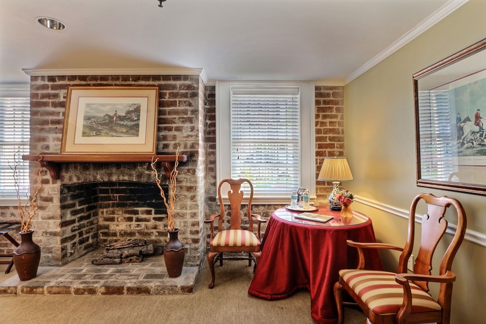 The Presidents Quarters Inn 47/76