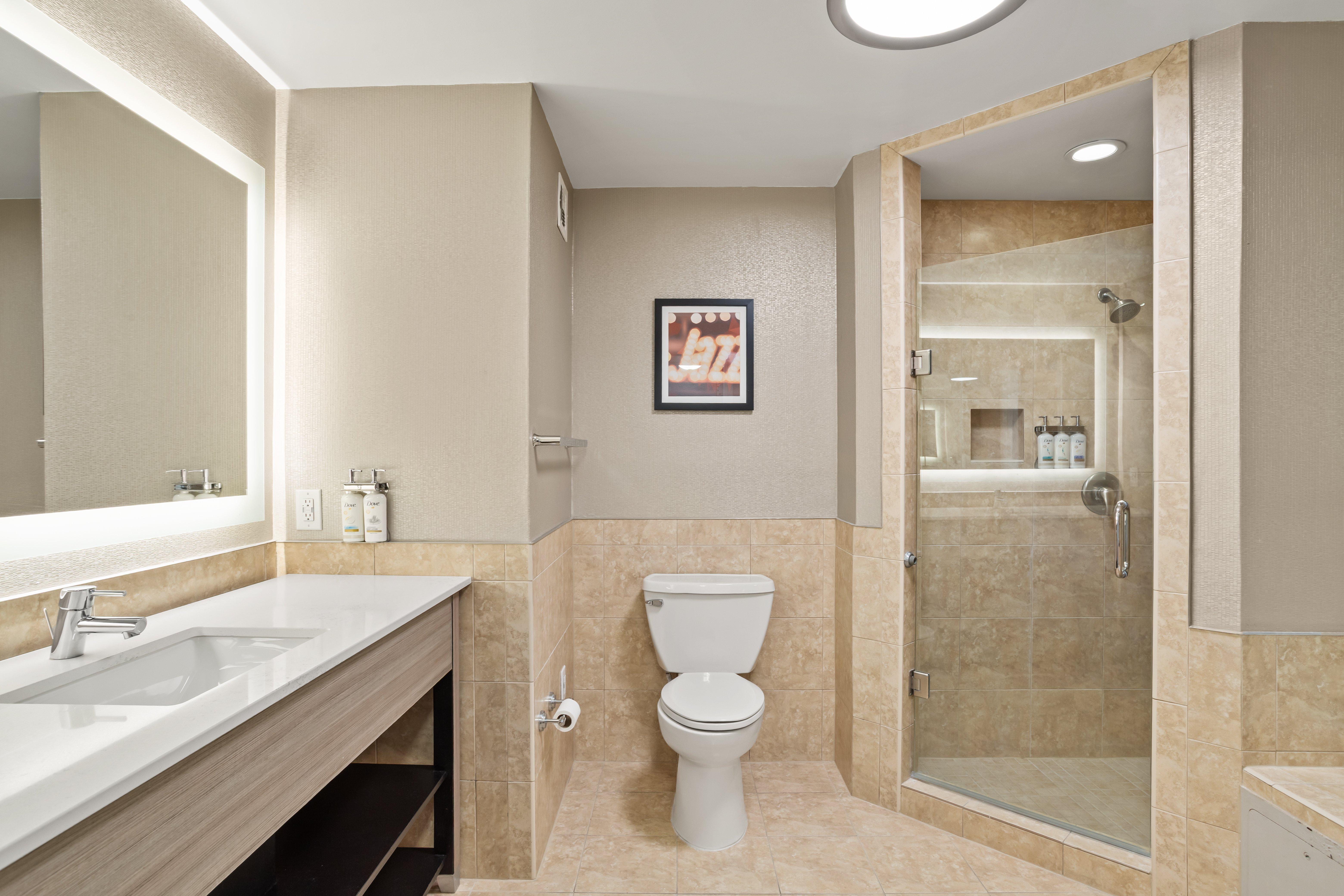 غرفة بريميوم بسرير كينج، Holiday Inn Baton Rouge College Drive I-10 2/3