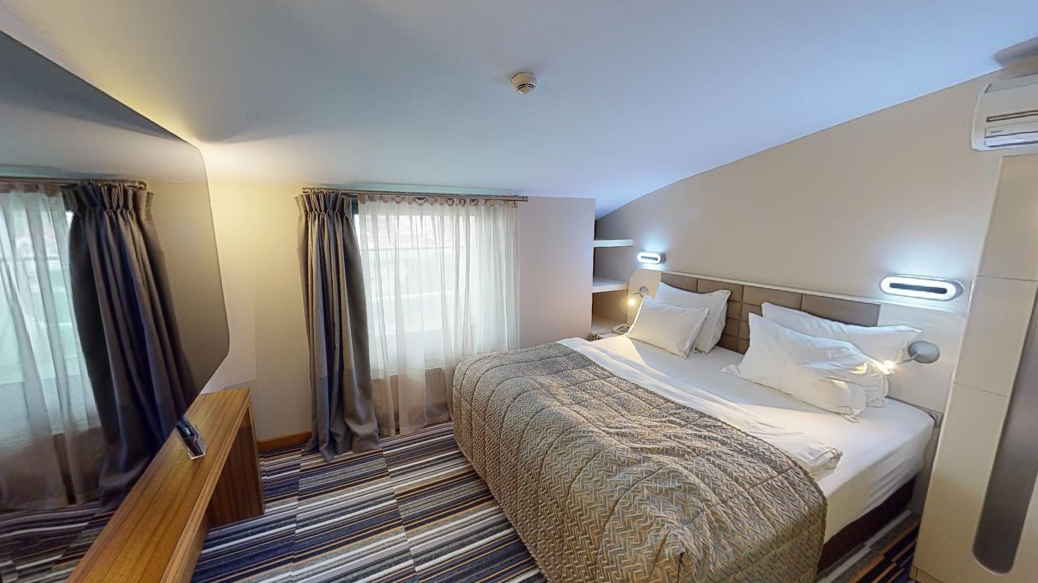 SUITE, KING BED, CITY VIEW