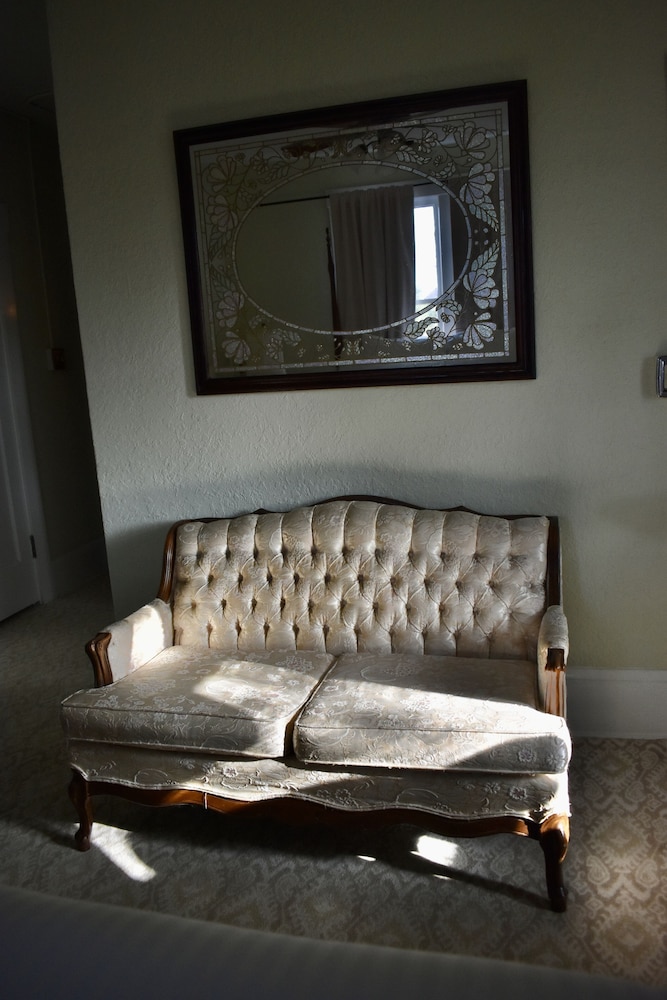The DeLand Hotel 5/47