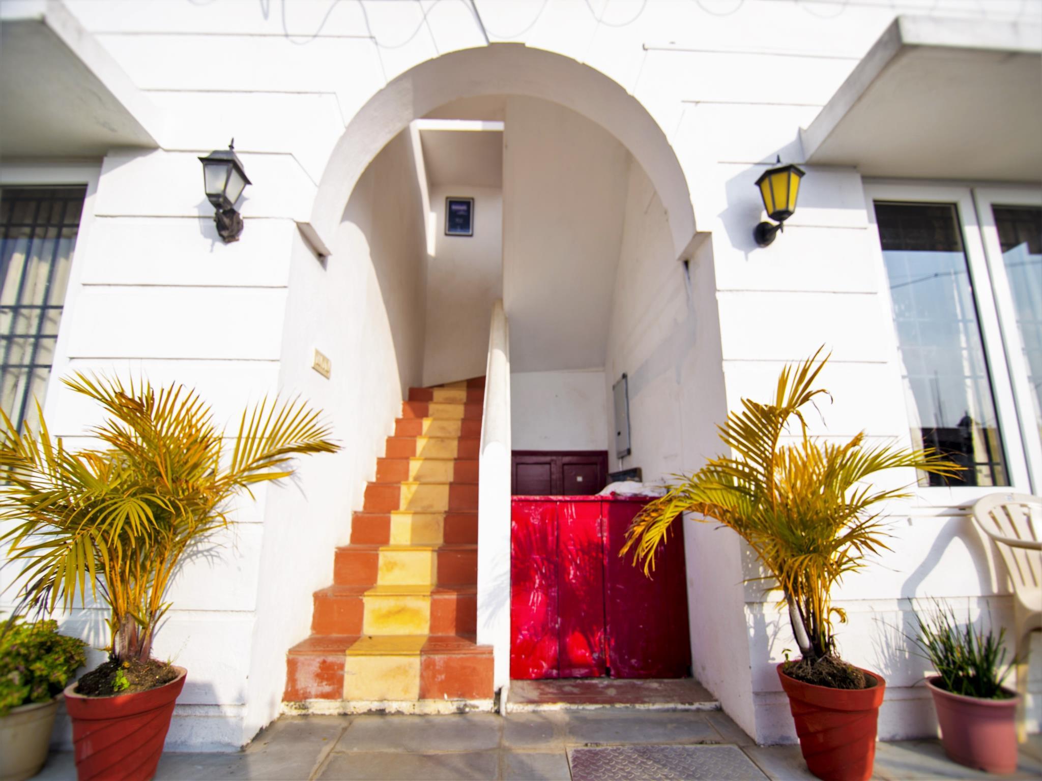 B's Hive Guest House 4/19