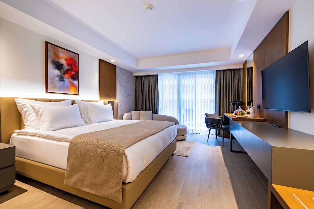Deluxe, Double Bed, Partial Sea View, Balcony