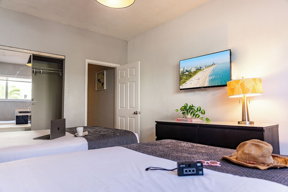 Beachside All Suites Hotel 11/38