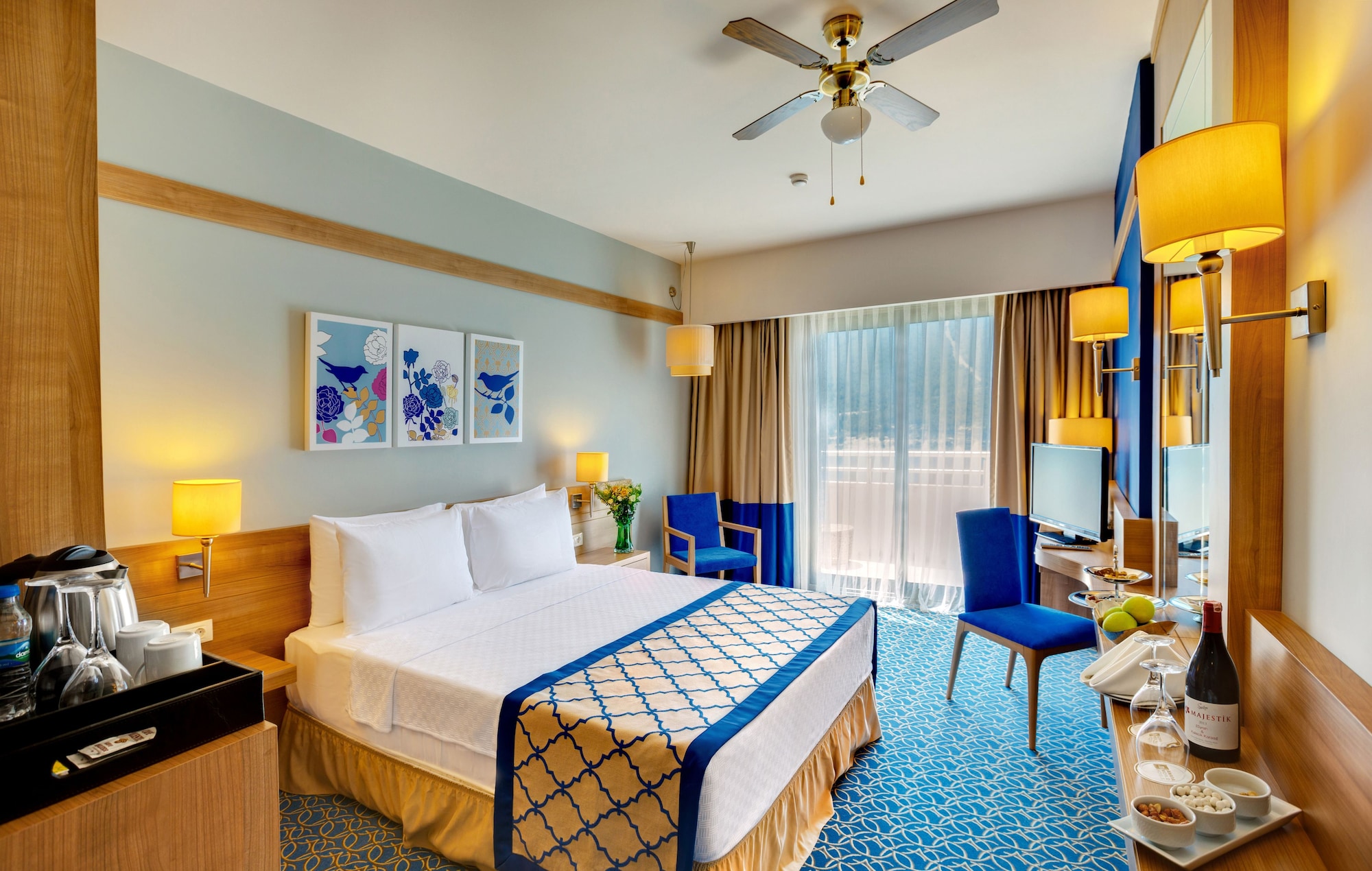 1 BEDROOM, STANDARD, DOUBLE OR TWIN BED, PARTIAL SEA VIEW, BALCONY