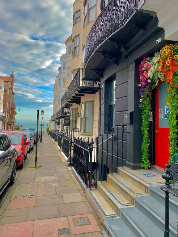 Brighton Black Hotel & Hot Tubs 8/10