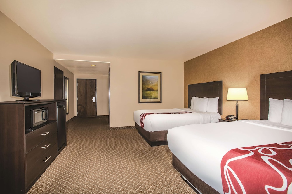 La Quinta Inn & Suites by Wyndham Ely 10/42