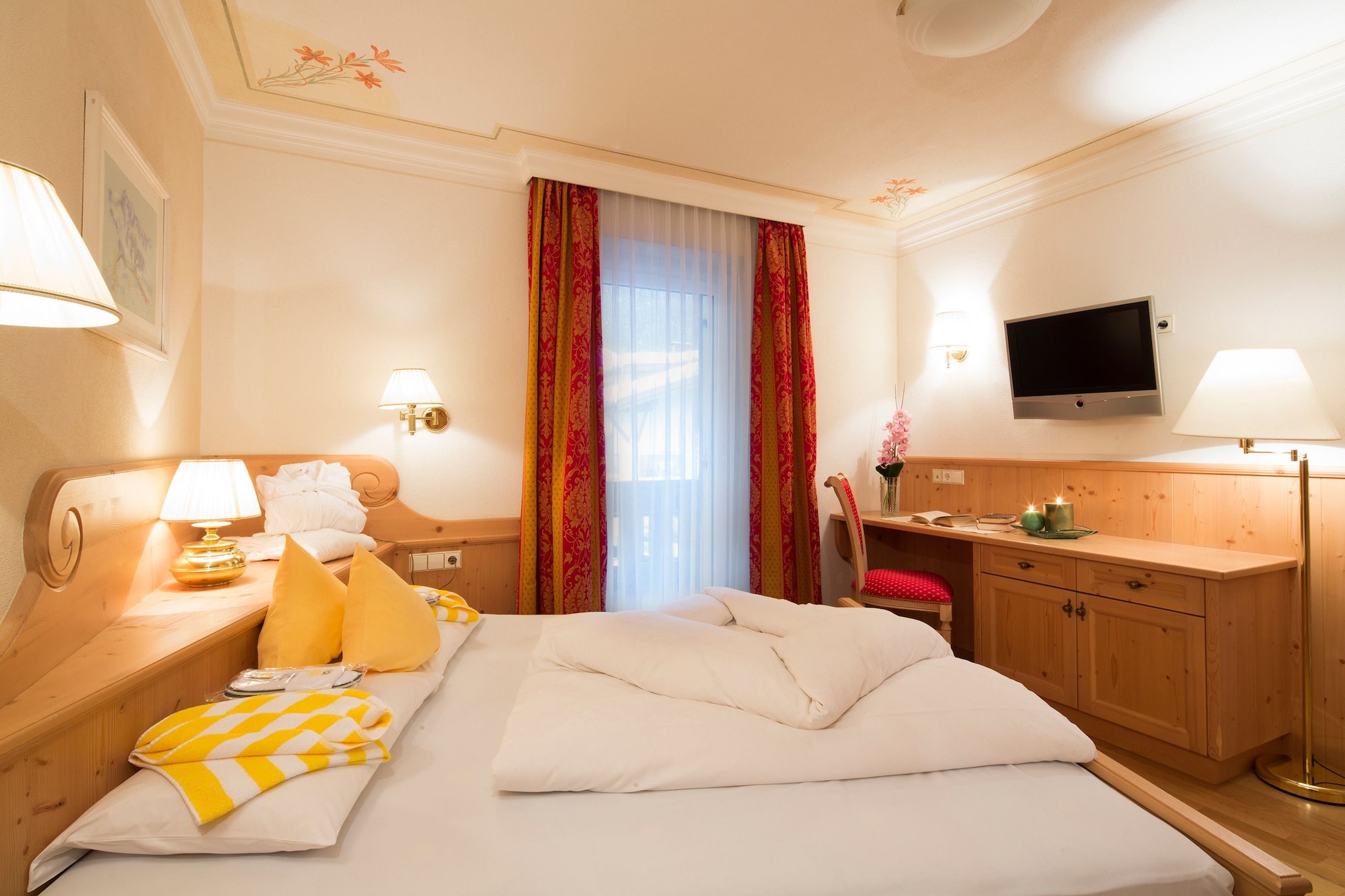 2 BEDROOMS, SUITE
