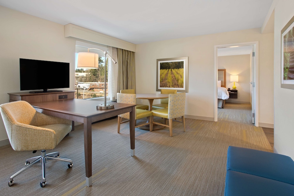 Hampton Inn & Suites-Seattle Woodinville WA 37/51