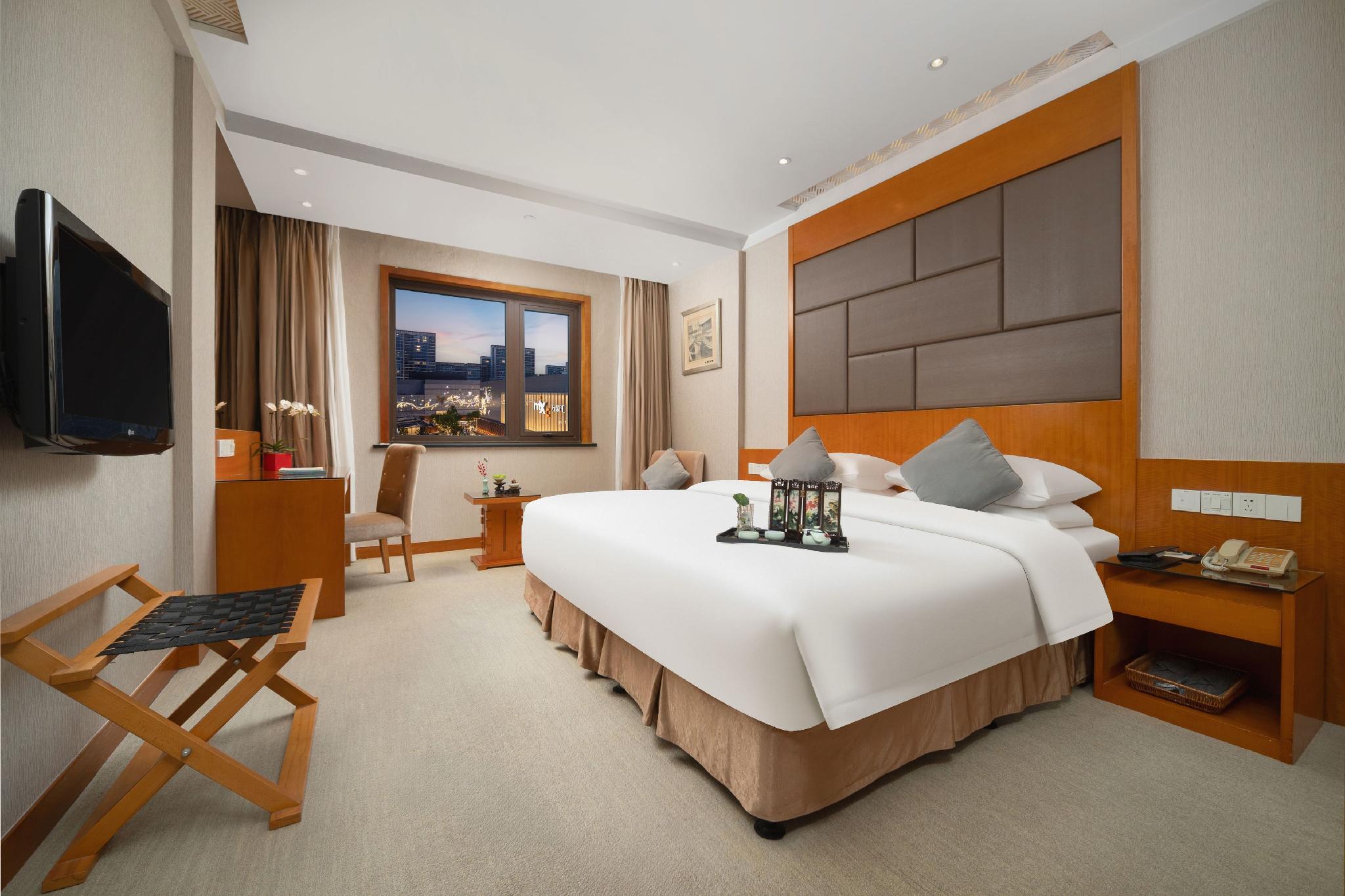 Oriental Hotel Tong Xiang 8/18