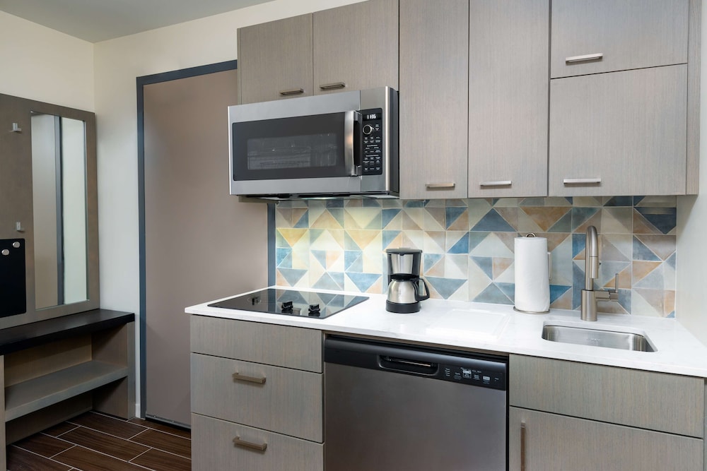 Hyatt House Orlando Airport 81/81