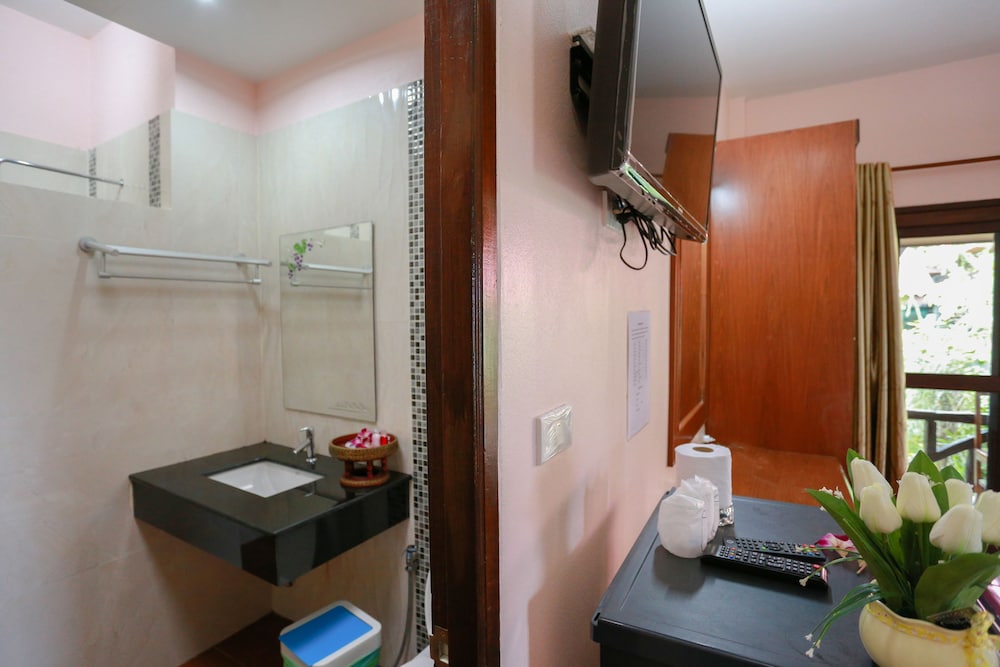 Sang Aroon Bungalow 12/43