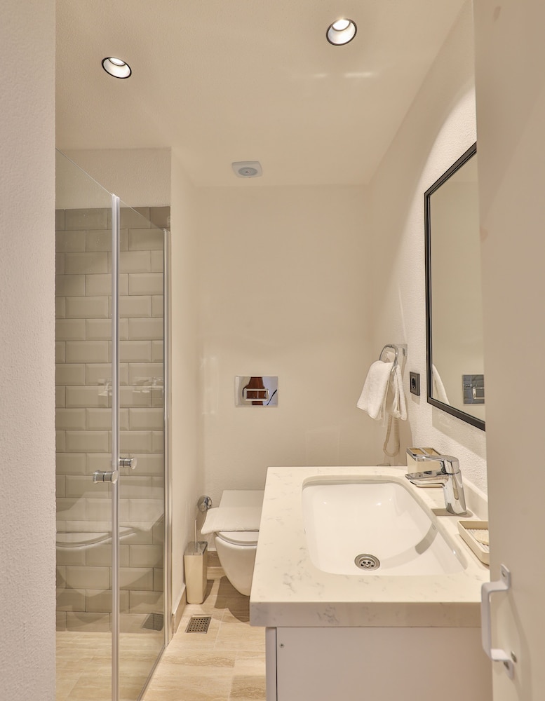 Zinbad Hotel 50/51
