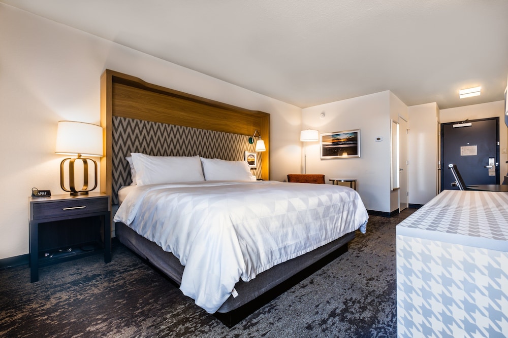 Standard, King Bed, River View, Balcony