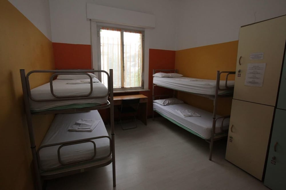 Sunflower City Backpacker & Student Hostel 14/48