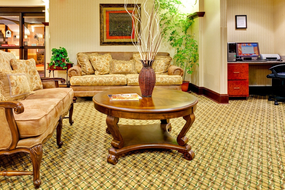 Holiday Inn Express Suites Greenwood 51/66