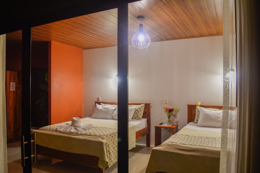 Hotel Miradas Arenal 13/96