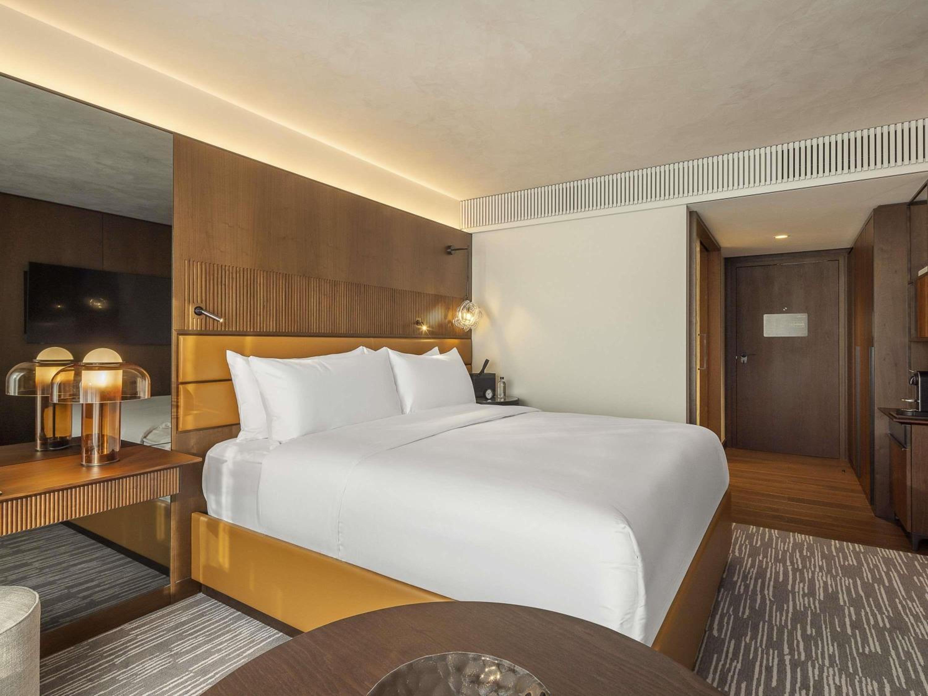 Signature, Fairmont Gold, King Bed, Lounge Access