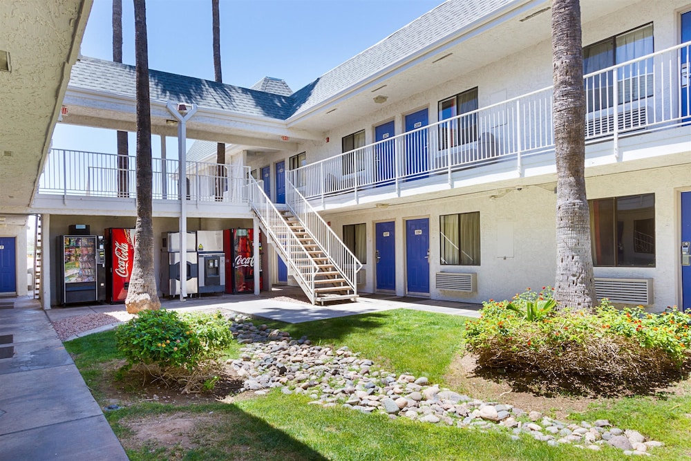 Motel6 Mesa, AZ - South 7/47