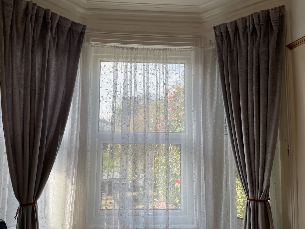 Diamonds Lodge Ltd (Ex Crossways Guest House) 27/34