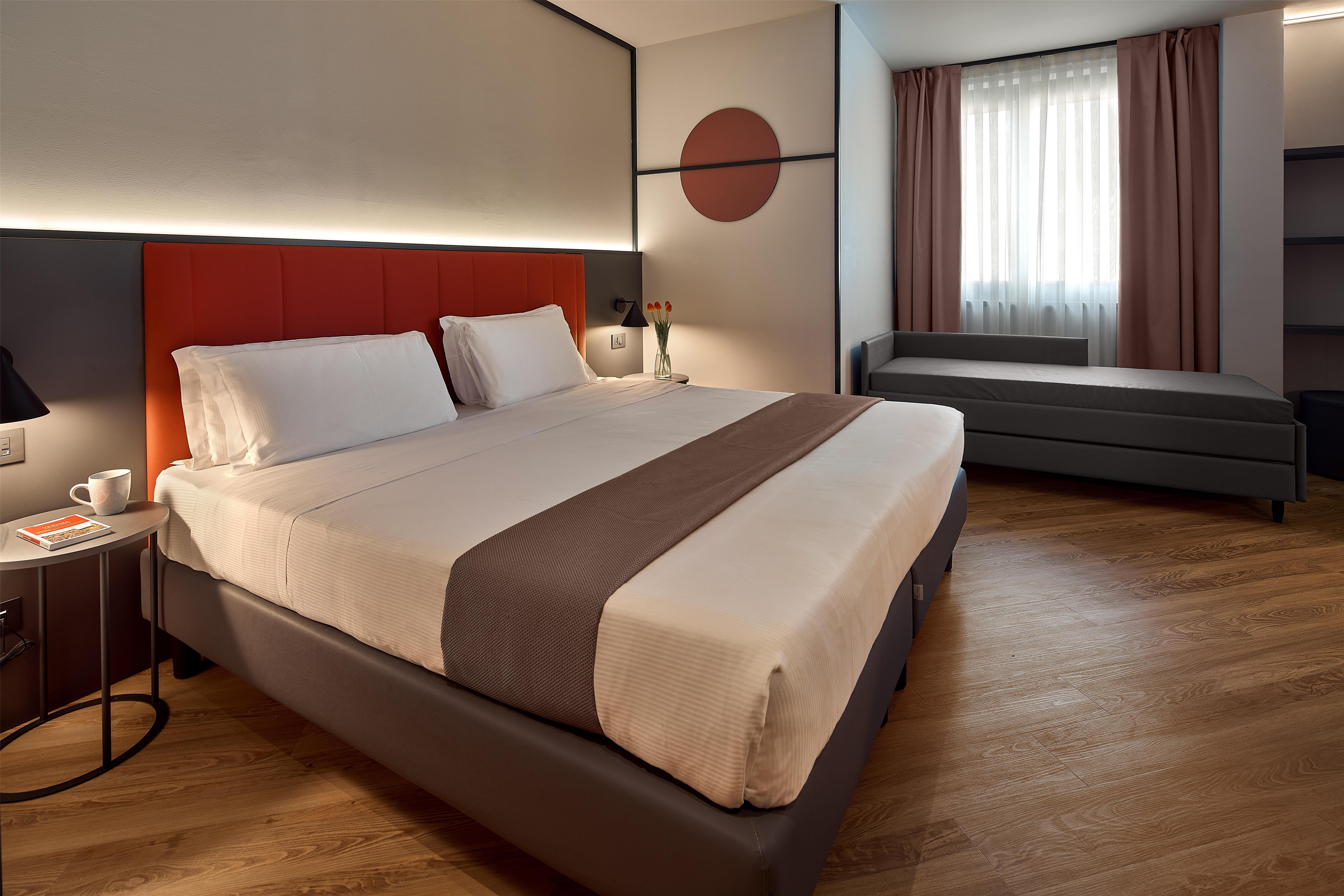 Executive, Convertible King Bed