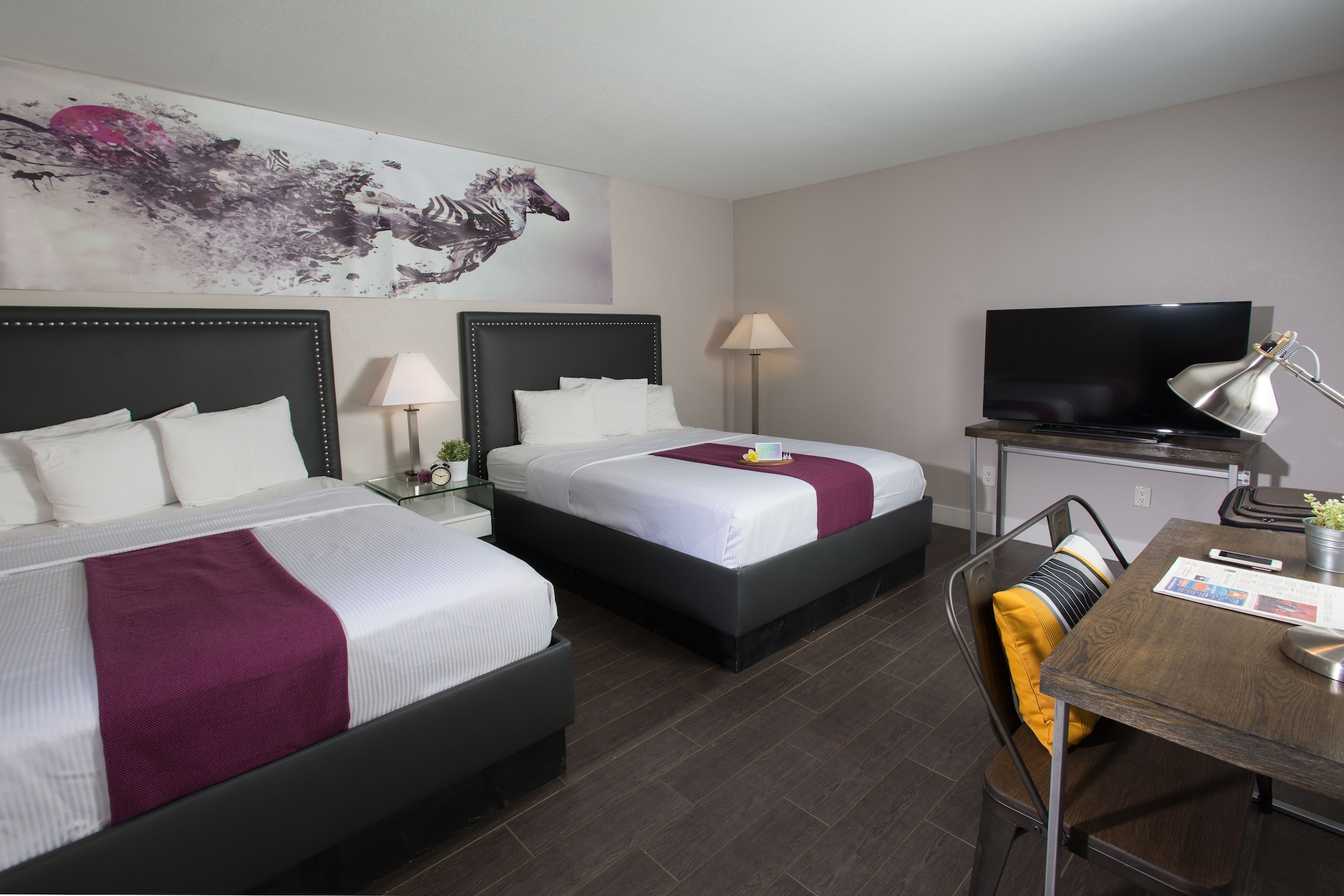 STANDARD, 2 QUEEN BEDS