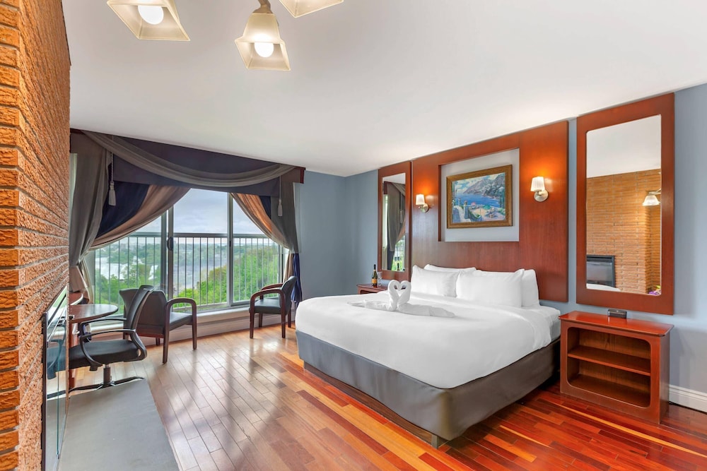 STANDARD, QUEEN BED
