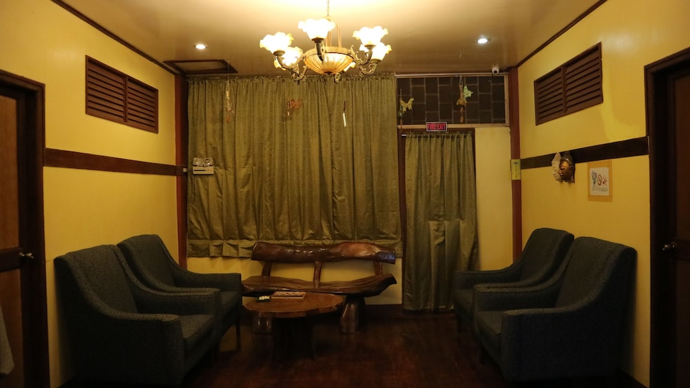 Lolo Oyong Pension House 26/39