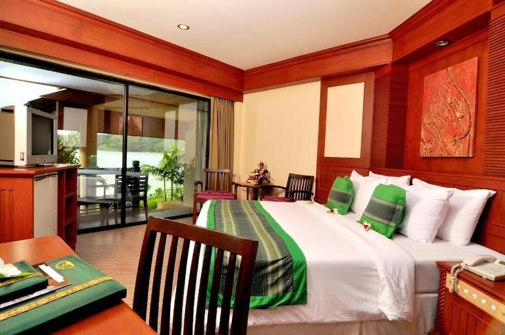 Phi Phi Island Cabana Hotel 33/69