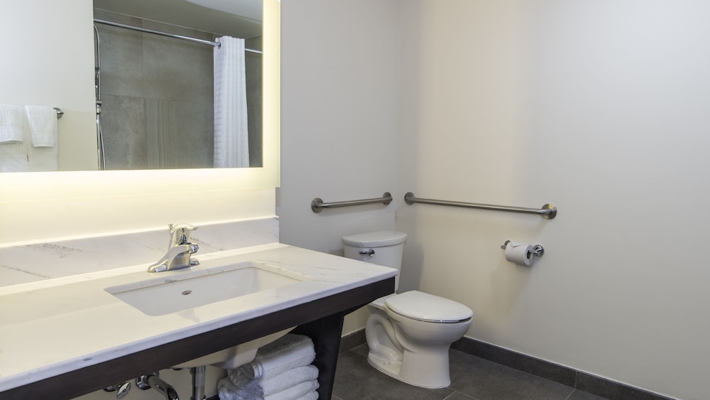 CANDLEWOOD SUITES CELAYA 22/75