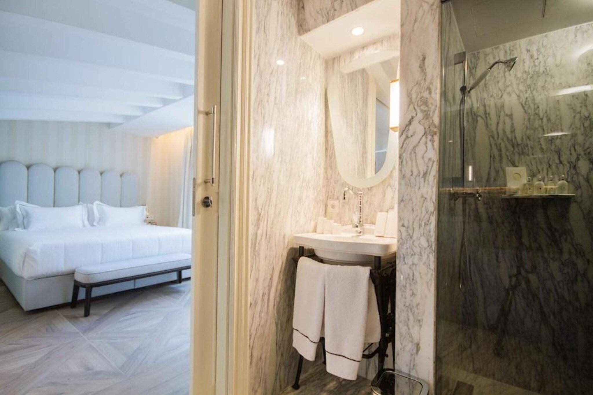 غرفة أساسية بسرير كوين، MYR Palacio Vallier 7/10