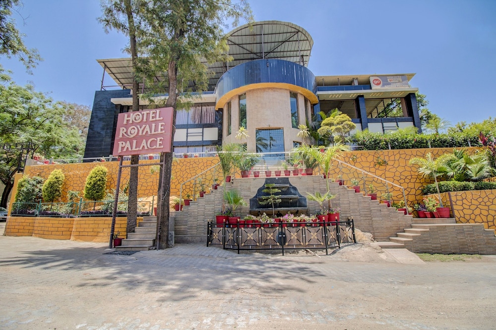 HOTEL ROYALE PALACE