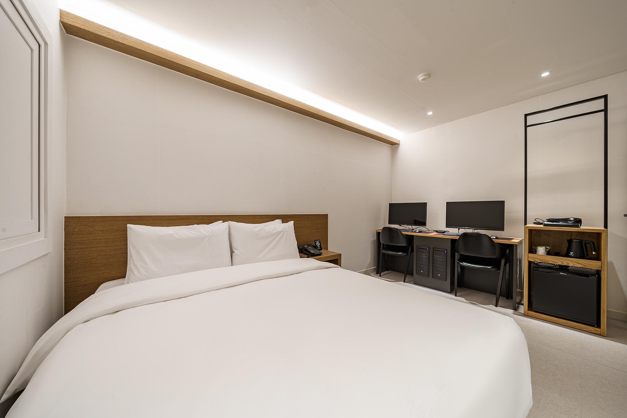 Connecting, Style, Deluxe, Double Bed, No Parking