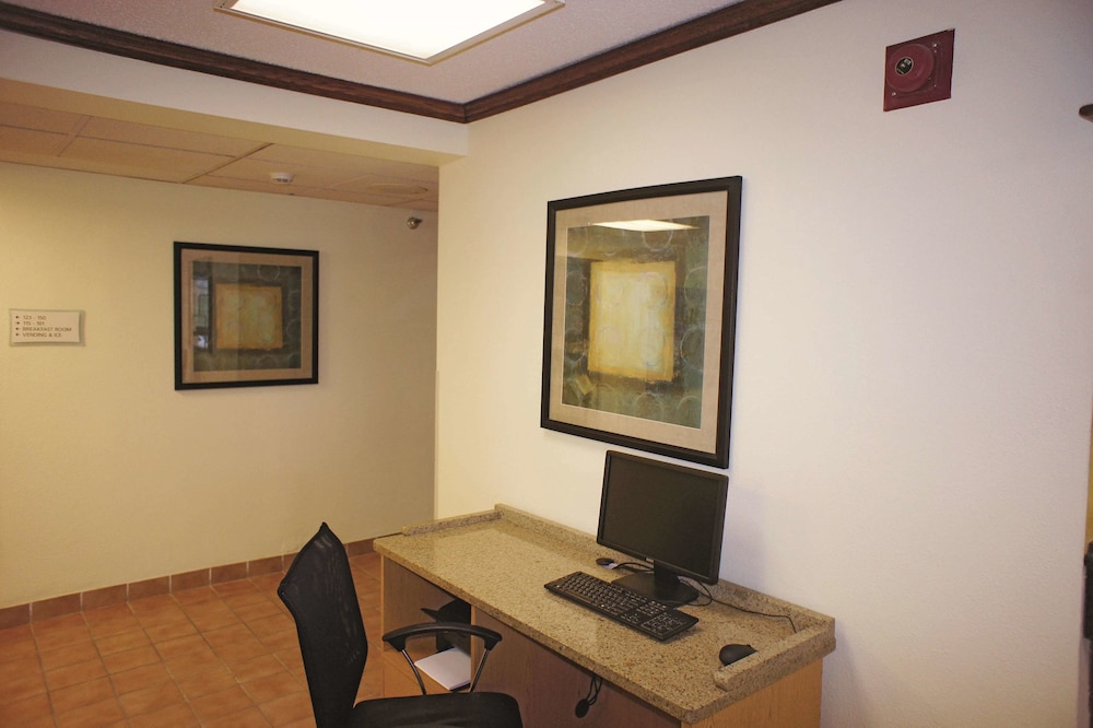 La Quinta Inn Omaha Southwest 23/23
