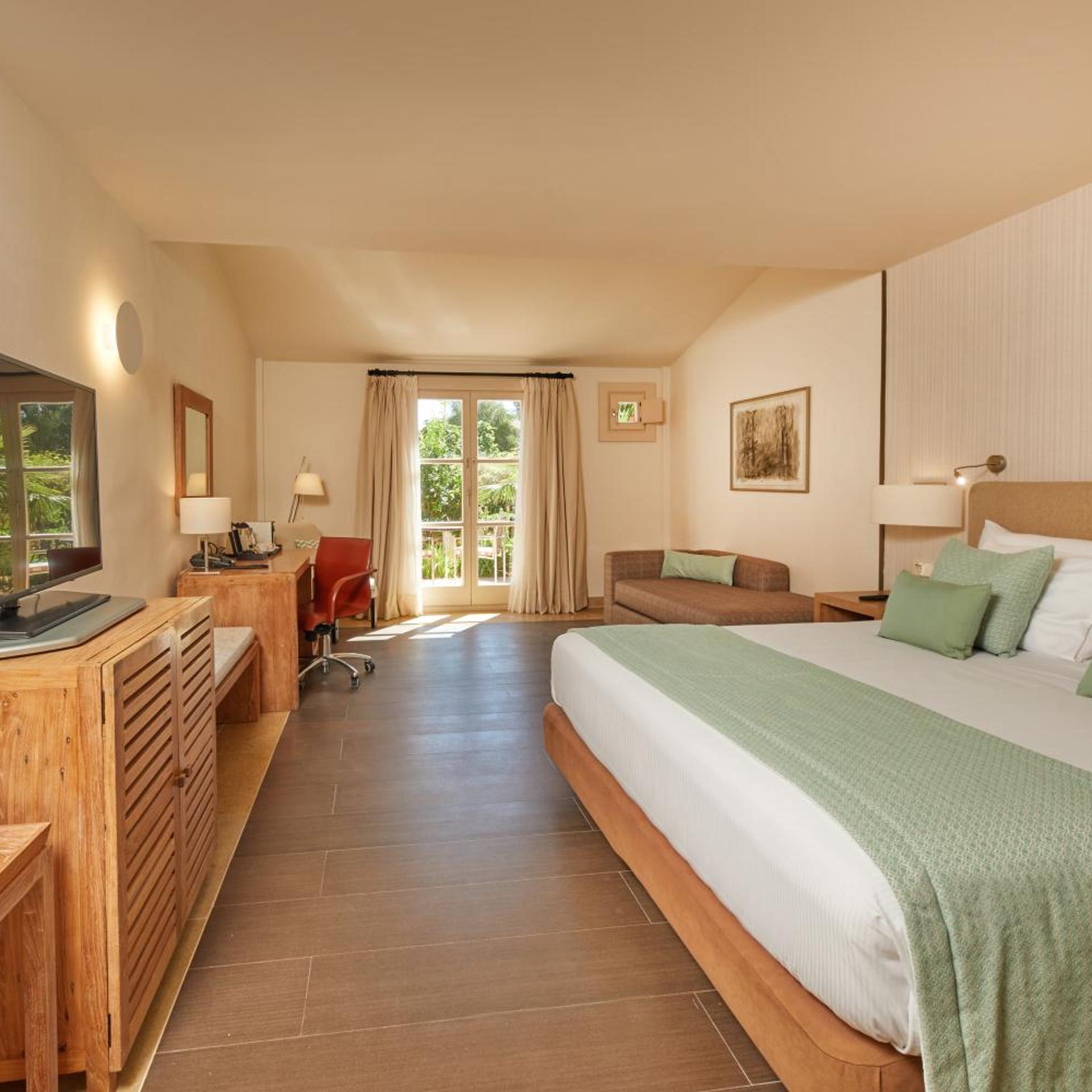 Deluxe, Attic