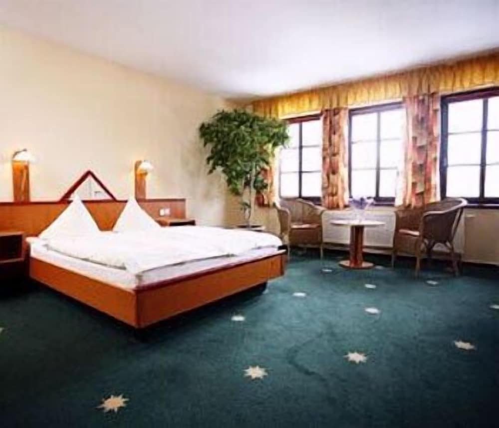Hotel Zur Goldenen Sonne 4/24