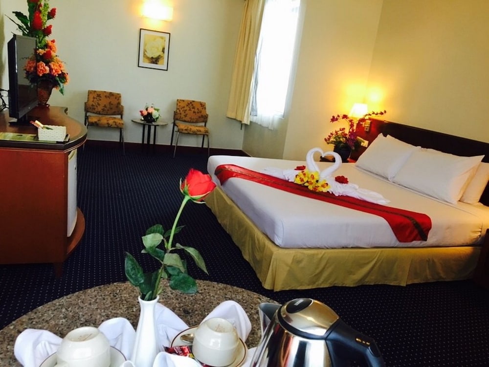 Hadyai Golden Crown Hotel 33/58