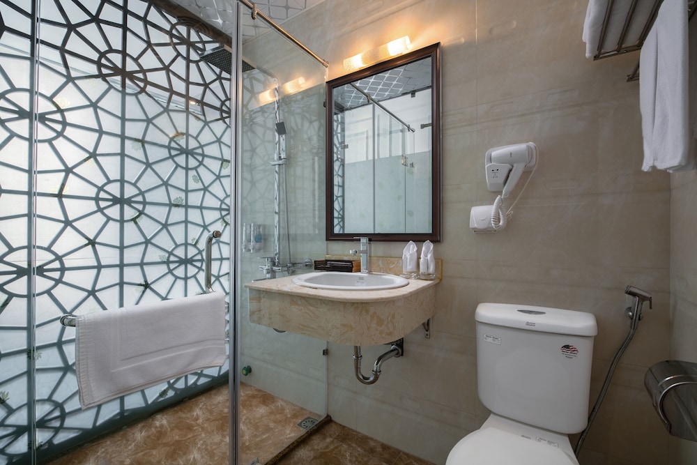 HANOI CHIC BOUTIQUE HOTEL 70/74