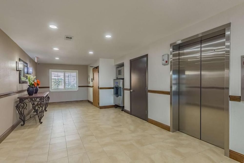 Studio6 Plano, TX 17/74