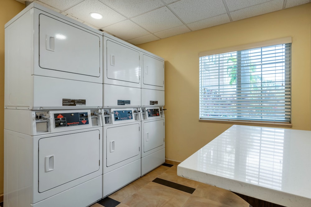 Candlewood Suites Fort Myers - Sanibel Gateway, an IHG Hotel 22/43