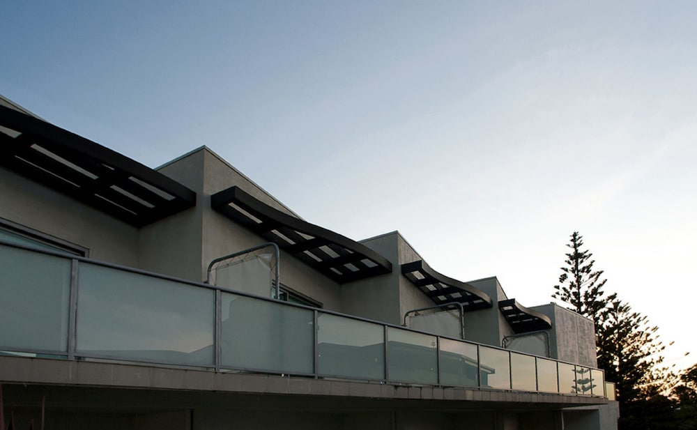 The Waves Serviced Apartments 5/52