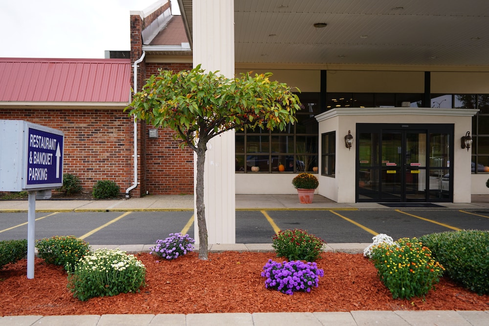 Rodeway Inn & Suites East Windsor CT 7/44