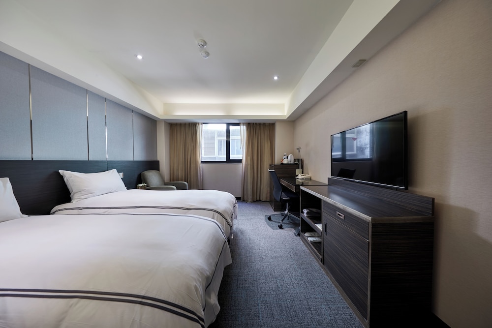 BUSINESS, TWIN BEDS
