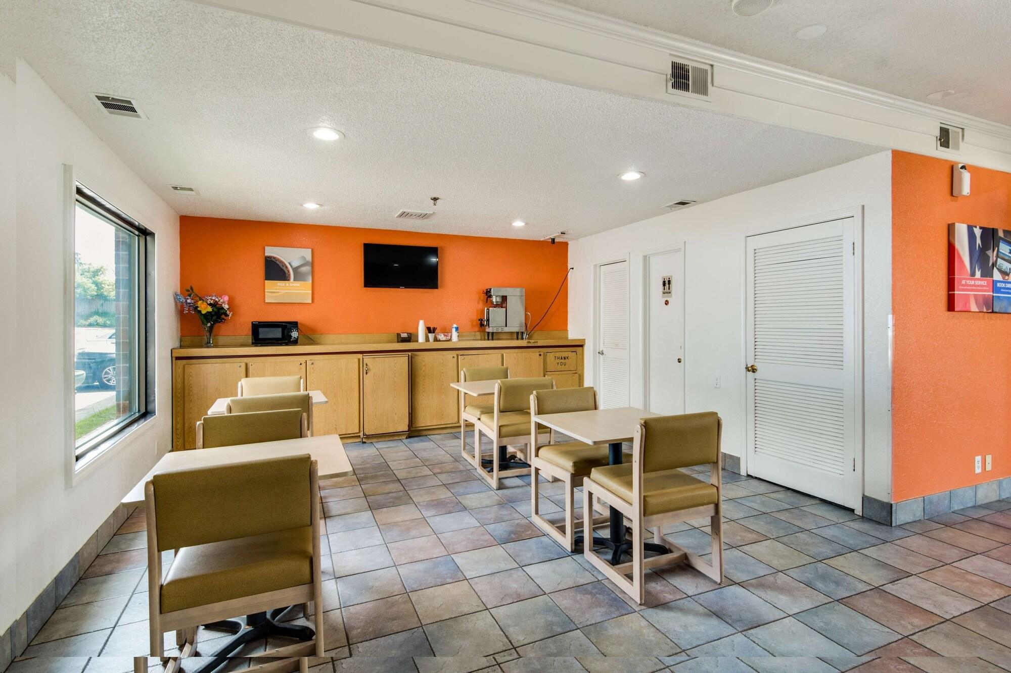 Motel6 Waukegan, IL 11/63