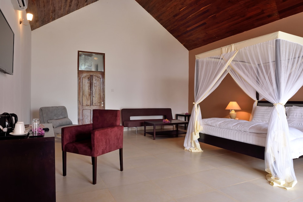 DELUXE POOL VIEW ROOM