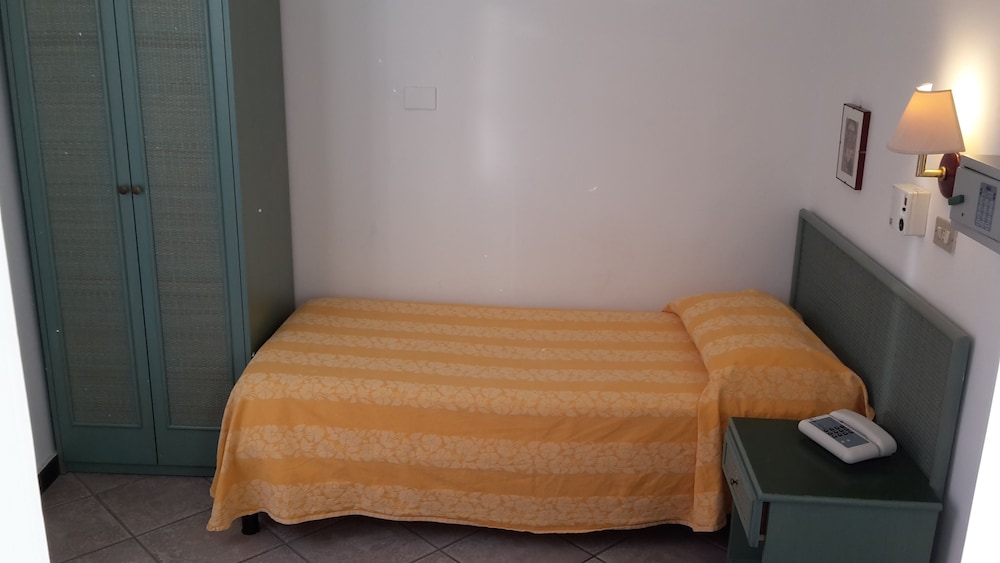 Hotel delle Rose 37/72