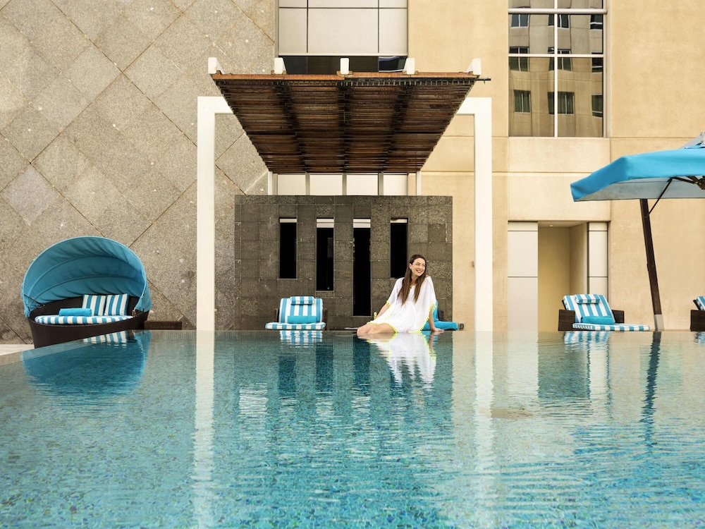 swimming pool spa